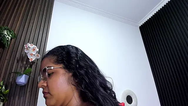 Mommy_Big_Ass Adlı Modelin Canlı XXX Sohbeti