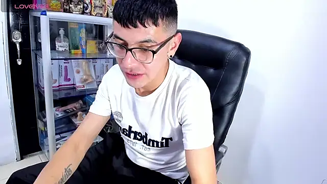 Živý XXX chat Alexx_bigcockk
