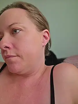 julimonroe XXX чат на живо