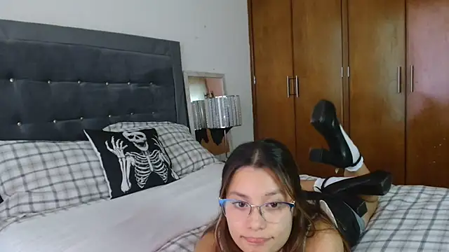XXX chat uživo modela 3littles
