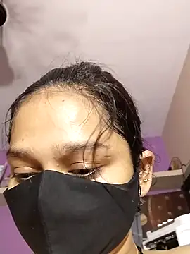 Priyanka_30's Live XXX Chat