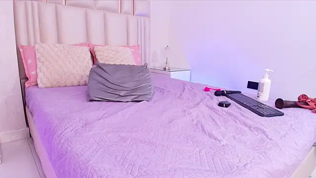 alanarose18 Adlı Modelin Canlı XXX Sohbeti