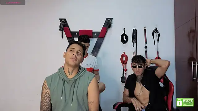 צ'אט XXX בשידור חי של EliteBoysLive