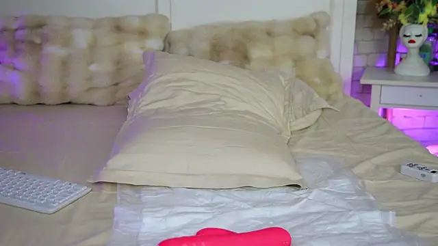 EmillyBronte Chat XXX in diretta
