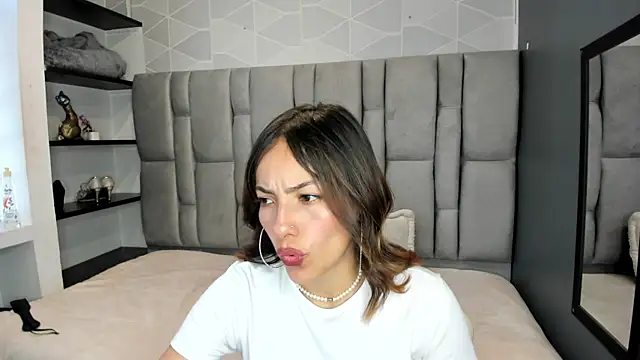 LIA__MILLER_ XXX чат на живо