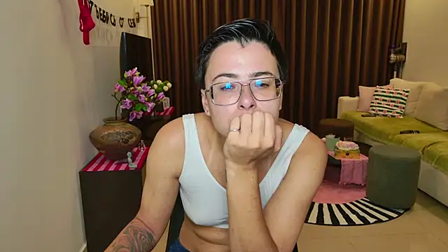SashaNotFound live XXX chat