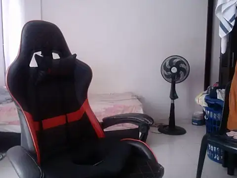 Chat +18 de Adriana_0312 ao vivo