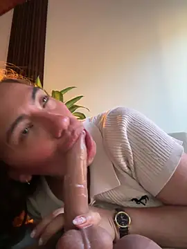 emmily_d Adlı Modelin Canlı XXX Sohbeti