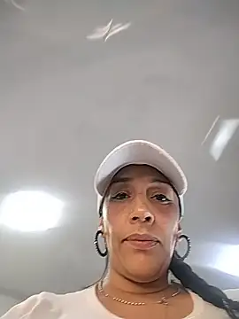 Shantey_Laurent Chat XXX in diretta