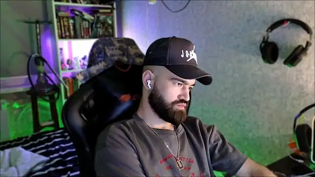 צ'אט XXX בשידור חי של _Serious_Man