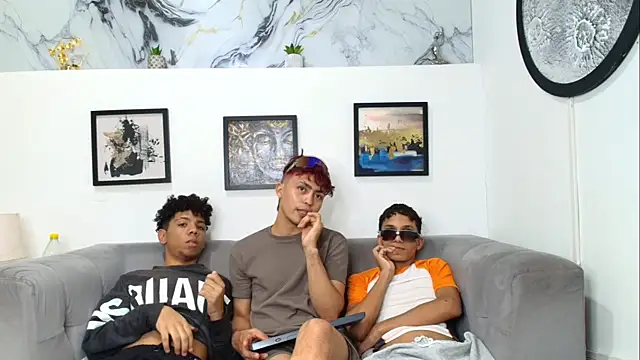 Онлайн чат XXX AVENGER_BOYS2026