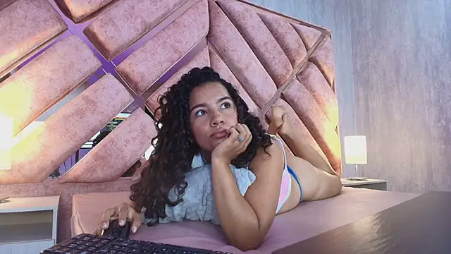 TamaraaHoney: онлайн-секс-чат