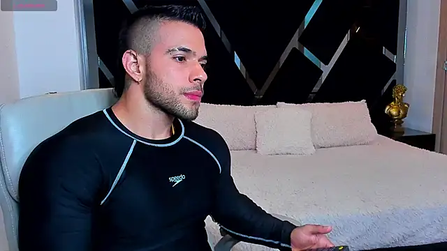 XXX chat uživo modela Raytorres