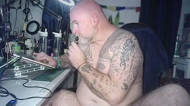 Tattooed_Dilf_01 라이브 XXX 채팅