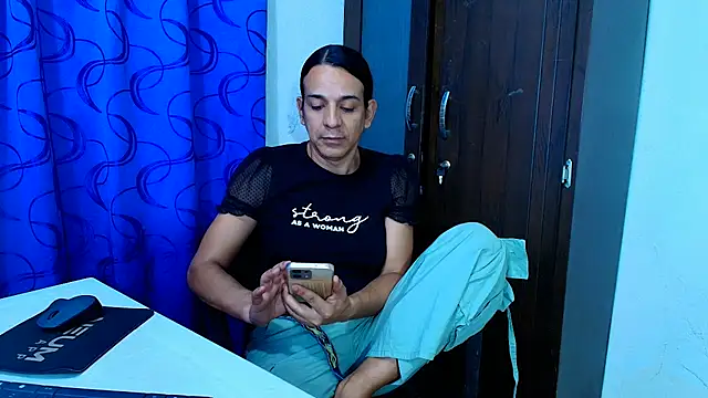 Oh_Tique Live XXX-chat