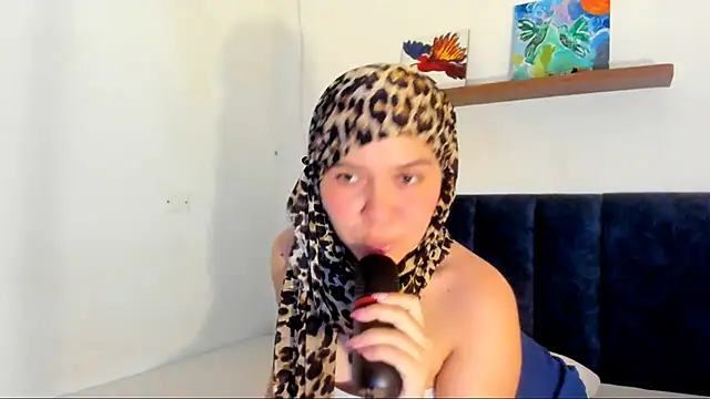 MatchedEyebrow Live XXX-Chat