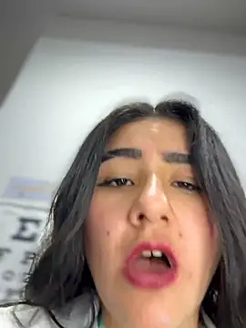 CAROLINE__07 Adlı Modelin Canlı XXX Sohbeti