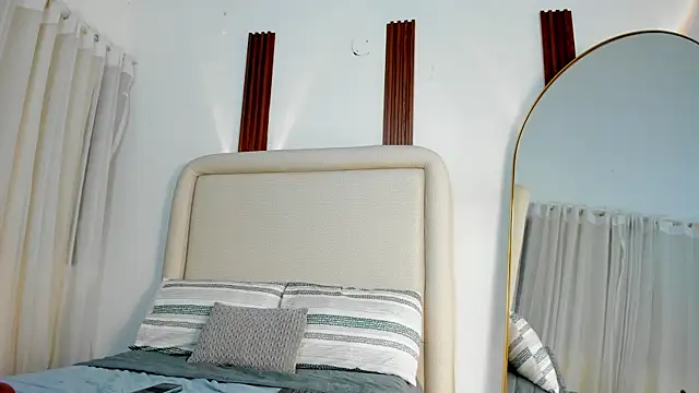KatieBoison Adlı Modelin Canlı XXX Sohbeti