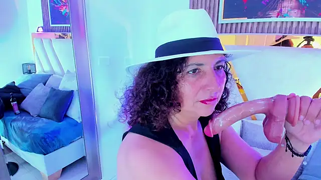 Luna_Naughty1 Adlı Modelin Canlı XXX Sohbeti