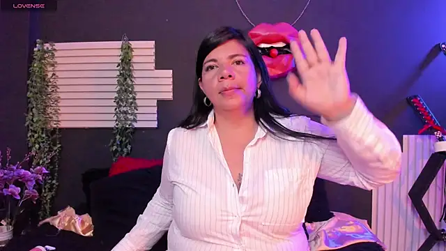 kinky_momm Adlı Modelin Canlı XXX Sohbeti