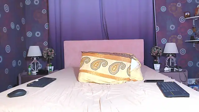 SquirtyAlice's Live XXX Chat