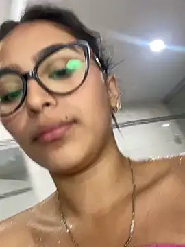AmyStar1 Adlı Modelin Canlı XXX Sohbeti