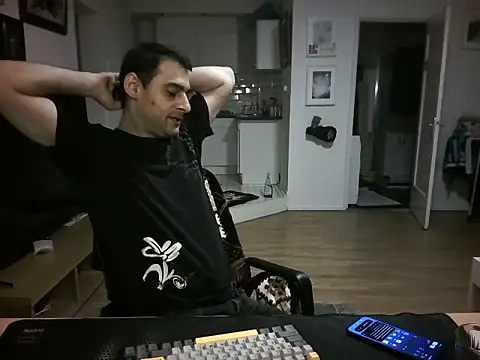 Онлайн чат XXX mihaimichael