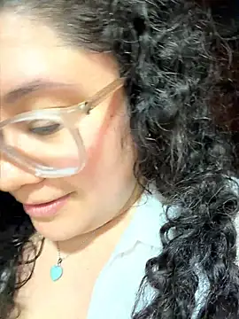 Chat XXX en directo de CurlyMilf_Vannexxxa