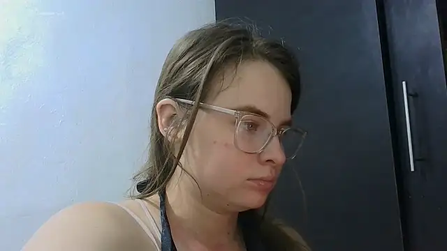XXX chat uživo modela HellenMiyer1111