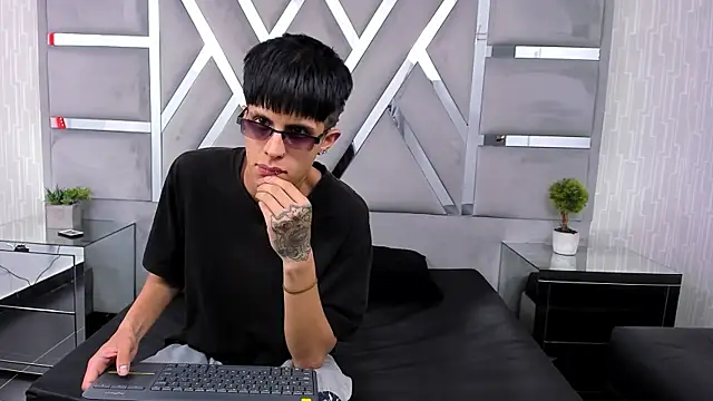 MikeHunteer Chat XXX in diretta