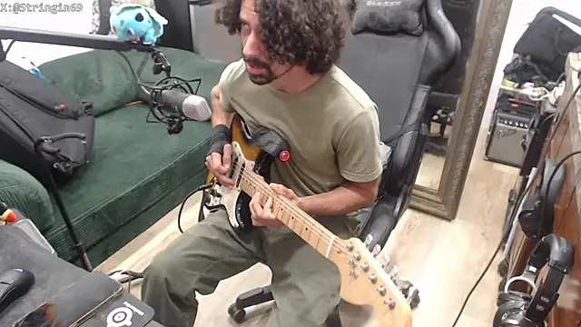 Stringin69 élő XXX-chatje