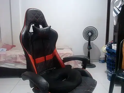 Adriana_0312 XXX чат на живо