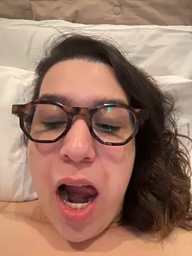 Chat +18 de amooraaamoon ao vivo
