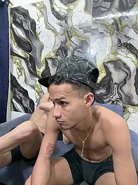 friends_lust_latin's Webcam Show