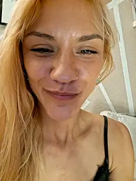 Bella-de-Lamour Adlı Modelin Canlı XXX Sohbeti