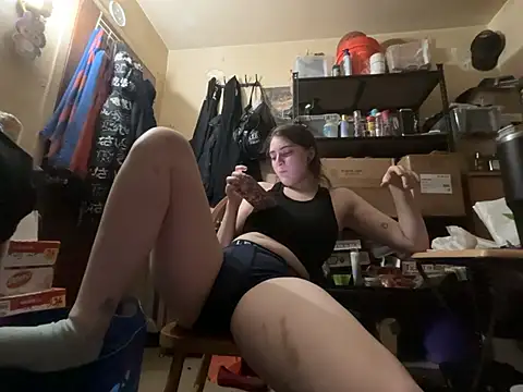Snowbunnycake_131's Webcam Show