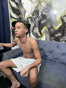 friends_lust_latin's Webcam Show