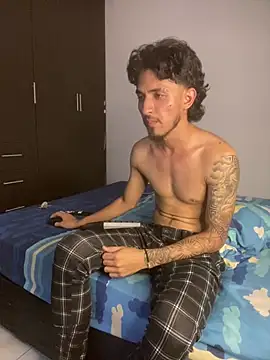 Kriss_Edwards élő XXX-chatje