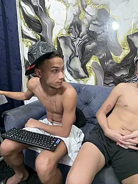 Czat XXX na żywo – friends_lust_latin