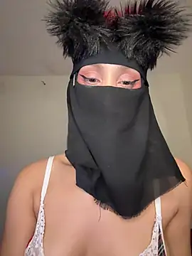 arabayla élő XXX-chatje