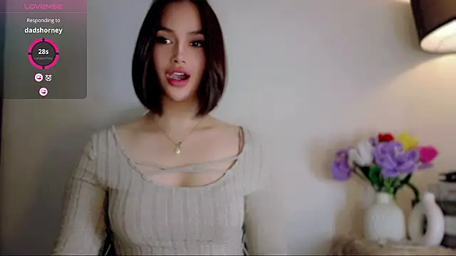 Chat +18 de Anna_HollyDoll ao vivo