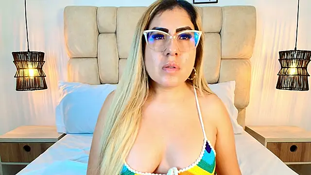 Chat XXX en directo de AdharaSmithh
