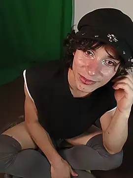 LittleTymmy Adlı Modelin Canlı XXX Sohbeti