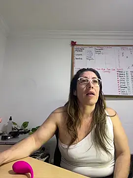 kaylaMinov_ Adlı Modelin Canlı XXX Sohbeti