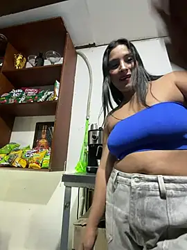 Cami_Leon2's Live Chat Room