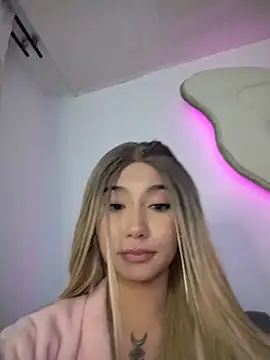 Chat +18 de Ariana_bb ao vivo
