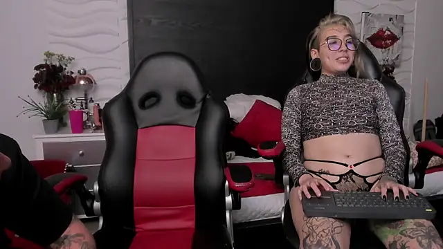 Chat +18 de inkedsinners_ ao vivo