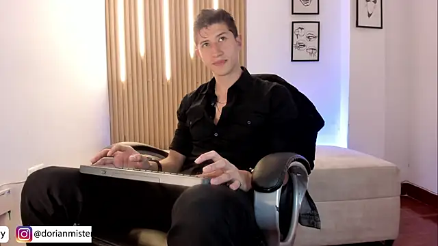 Dorianmistery2322_ Show Webcam
