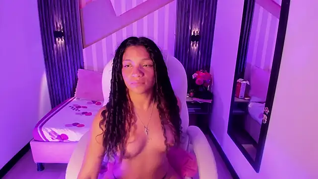 LittleeStar Live XXX Chat