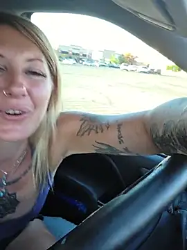 SheIsSomething live XXX chat
